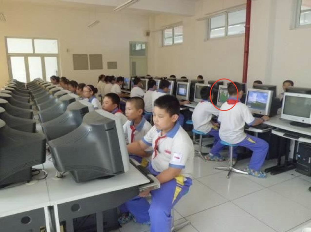 上电脑课不穿鞋套,也就失去了对互联网最基本的敬畏