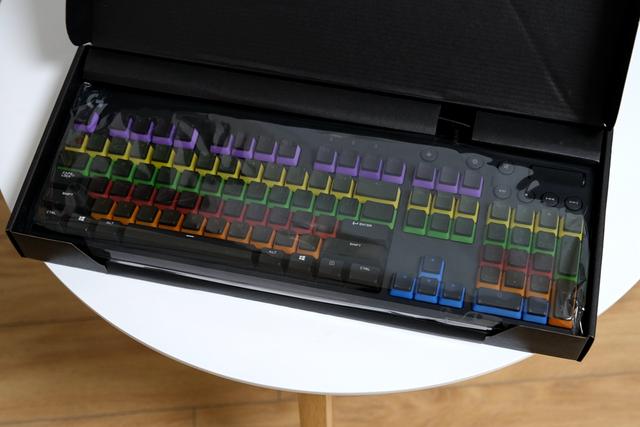 罗技g610机械键盘测评,罗技g610和910的键帽一样么