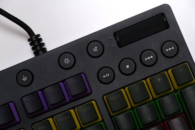 罗技g610机械键盘测评,罗技g610和910的键帽一样么