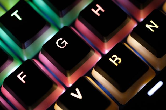 罗技g610机械键盘测评,罗技g610和910的键帽一样么