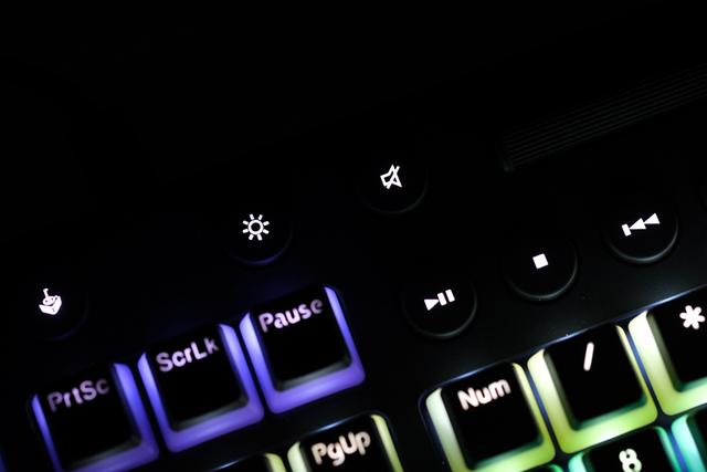 罗技g610机械键盘测评,罗技g610和910的键帽一样么