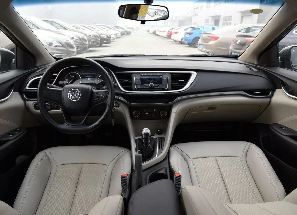 因《的士速递》买了省油能装的标致308！操控稳如狗，开起来像跑车？车主却揭开“辛酸”秘密...