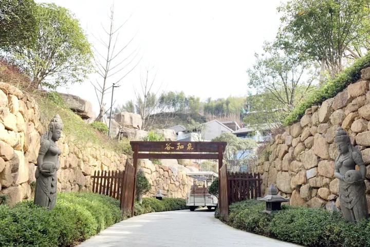 无边泳池温泉度假四川,无边泳池温泉度假游乐设施