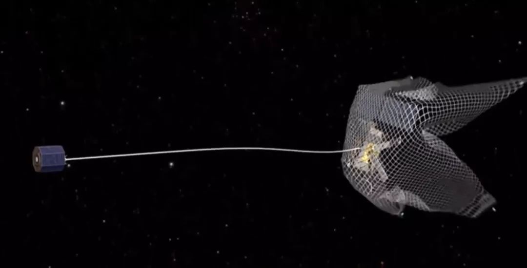 我们发射出去的8400吨太空垃圾，该怎么“扫”？