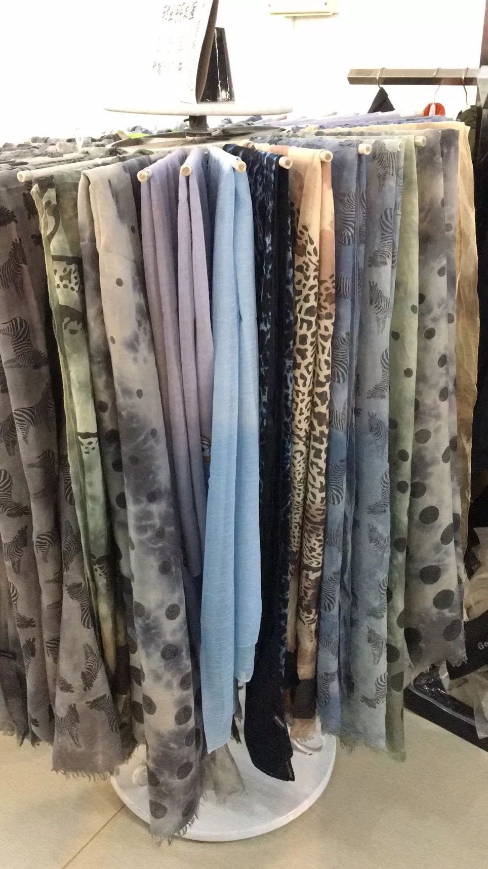 羽绒服工厂清仓100元150元,工厂羽绒服100元3-5件包邮到家