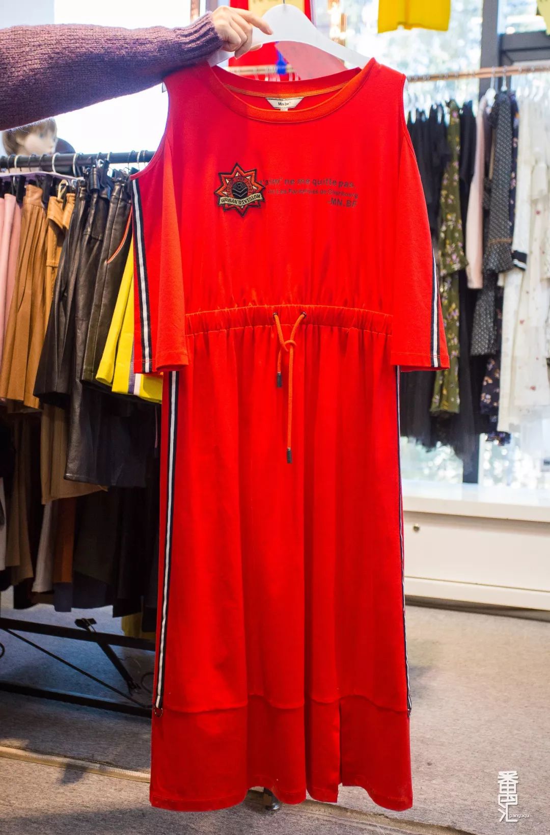 羽绒服工厂清仓100元150元,工厂羽绒服100元3-5件包邮到家