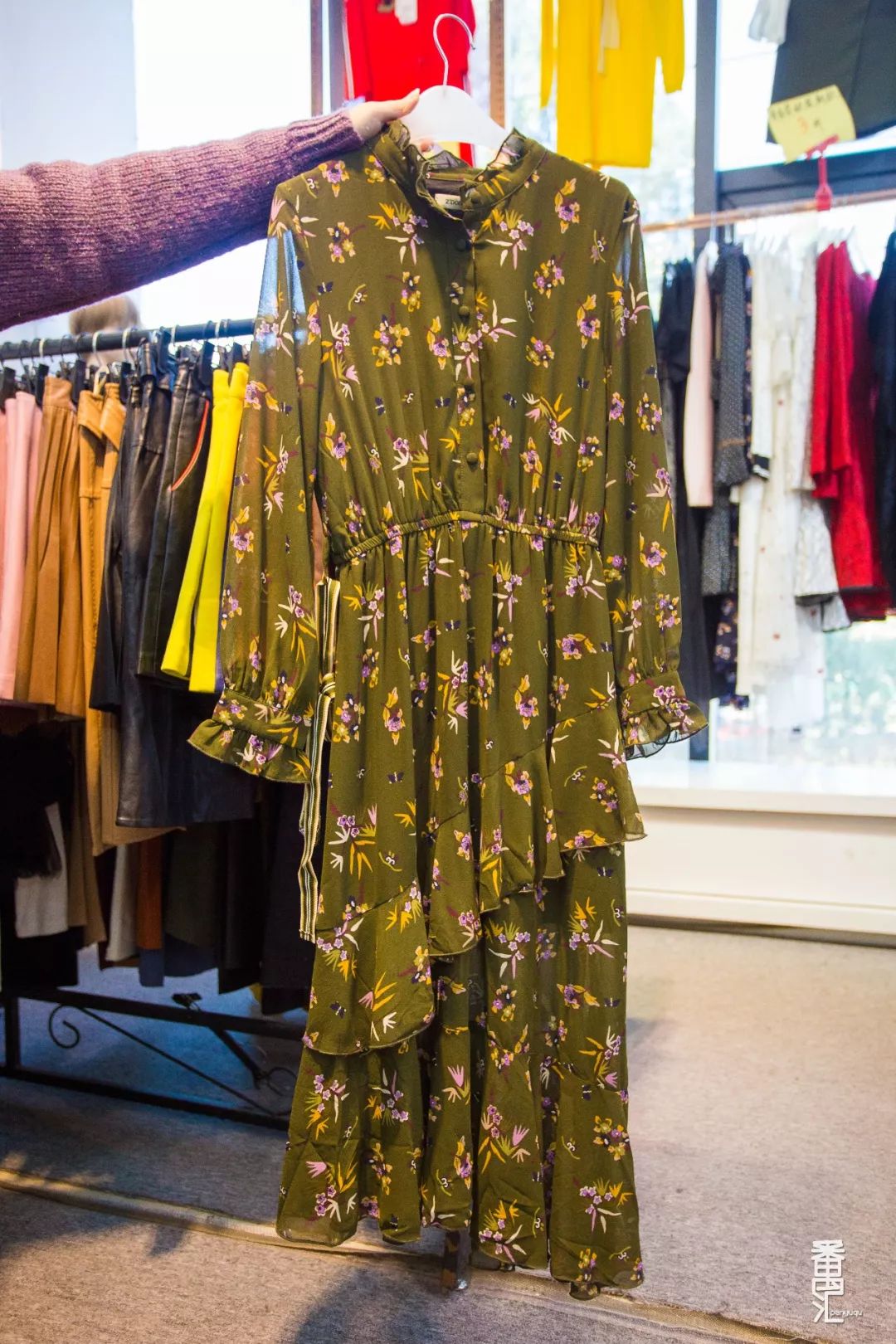 羽绒服工厂清仓100元150元,工厂羽绒服100元3-5件包邮到家