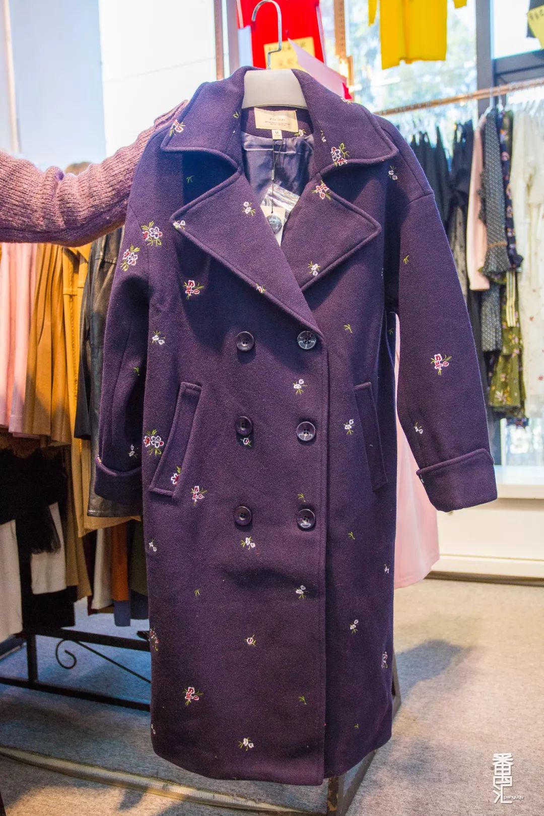 羽绒服工厂清仓100元150元,工厂羽绒服100元3-5件包邮到家