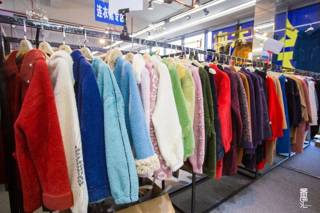 羽绒服工厂清仓100元150元,工厂羽绒服100元3-5件包邮到家