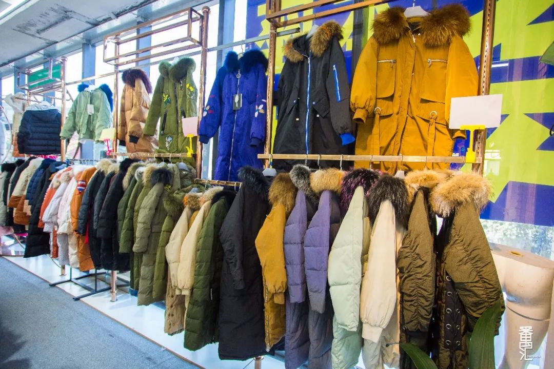 羽绒服工厂清仓100元150元,工厂羽绒服100元3-5件包邮到家