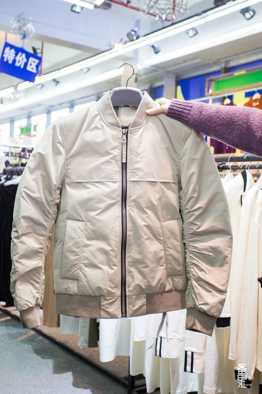 羽绒服工厂清仓100元150元,工厂羽绒服100元3-5件包邮到家