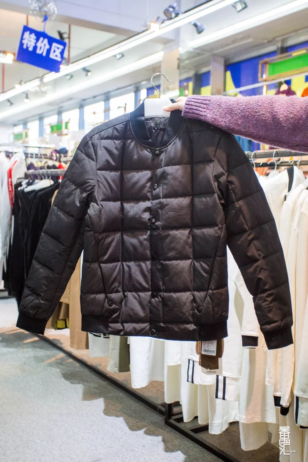 羽绒服工厂清仓100元150元,工厂羽绒服100元3-5件包邮到家