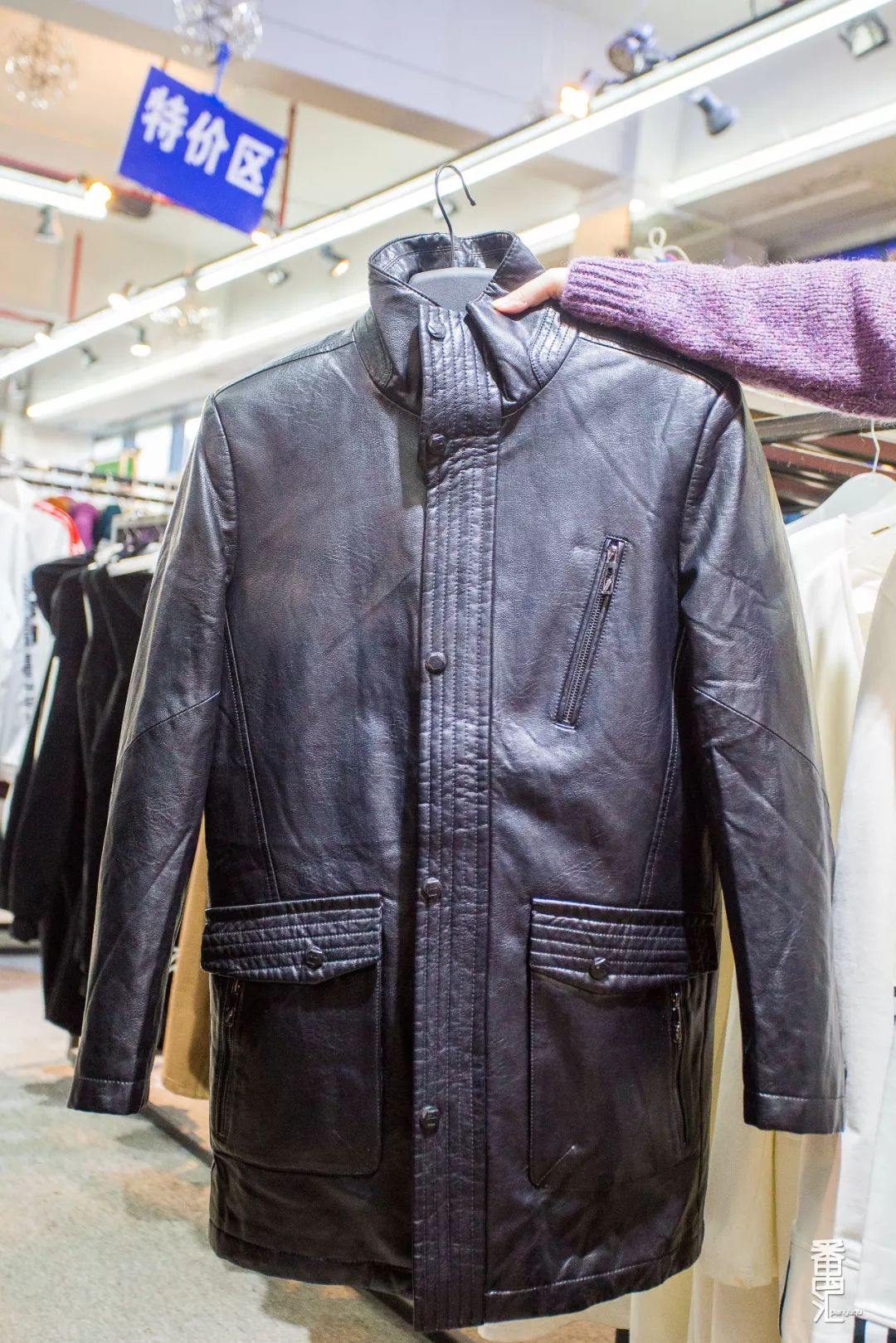 羽绒服工厂清仓100元150元,工厂羽绒服100元3-5件包邮到家