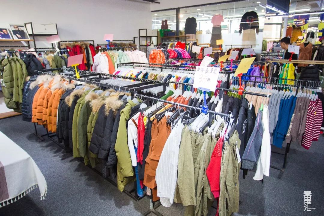 羽绒服工厂清仓100元150元,工厂羽绒服100元3-5件包邮到家