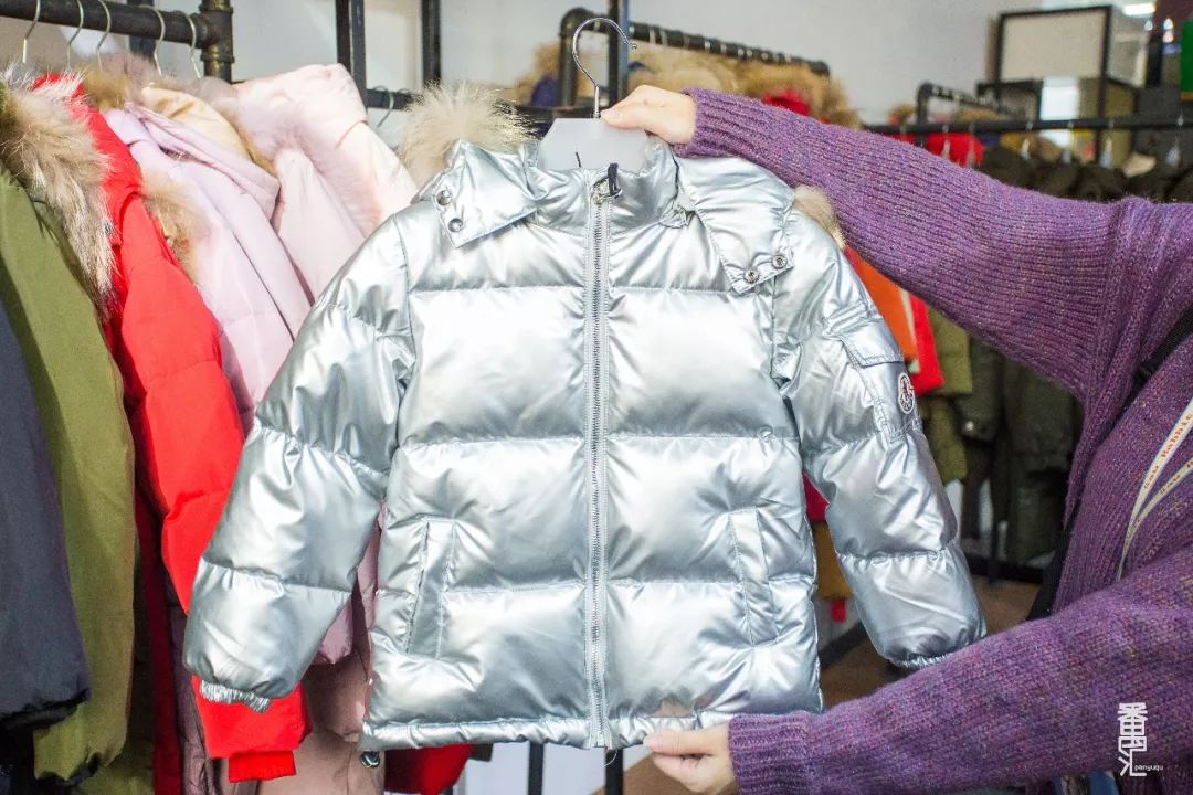 羽绒服工厂清仓100元150元,工厂羽绒服100元3-5件包邮到家