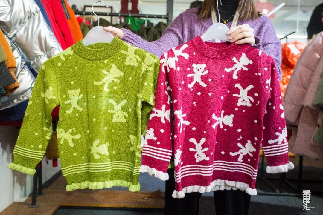 羽绒服工厂清仓100元150元,工厂羽绒服100元3-5件包邮到家