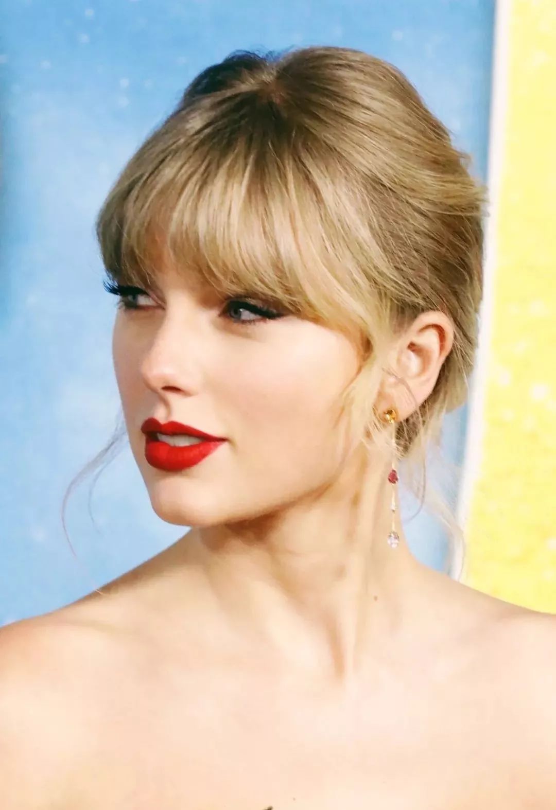 羡慕霉霉的30岁，涂上红唇就能美成全场最佳