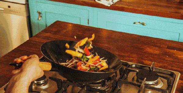 做饭的油烟有多少种有害物质,做饭等于吸20分钟尾气