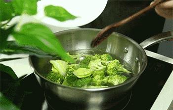 哈尔滨家长注意！半年检出百余“小佝偻”，医生提醒：和它有关