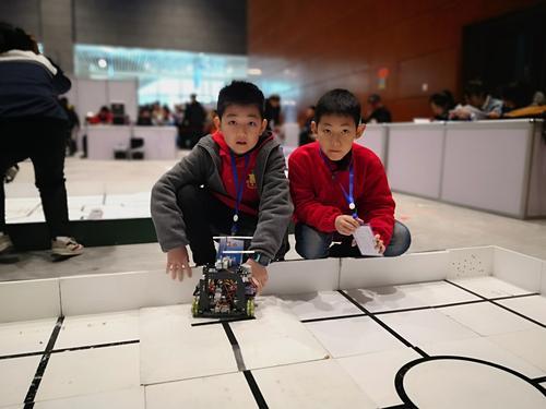 儿童创新机器人课程是学什么的,机器人课能培养孩子专注力吗