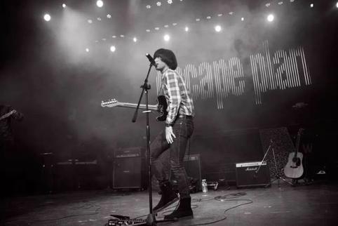 十首忘不掉的伤催人泪下经典老歌,怀旧经典老歌撕心裂肺的歌