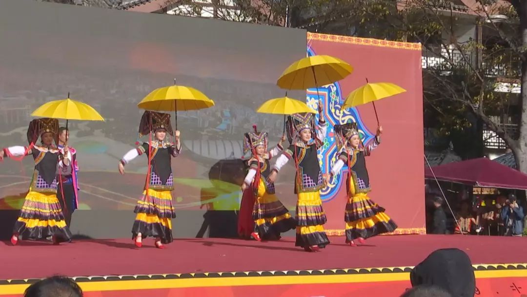 万人彝家儿女欢聚一堂,十月新年彝家儿女载歌载舞