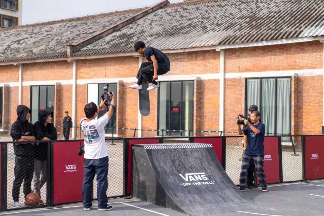 真·为滑板而生，传奇滑手SteveCaballero空降广州陪你重温与Vans经典的三十年