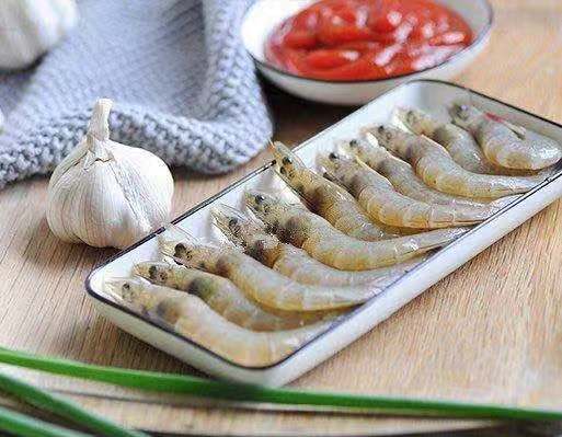 大虾身上那条黑线能吃吗,大虾的头部是虾屎还是虾黄