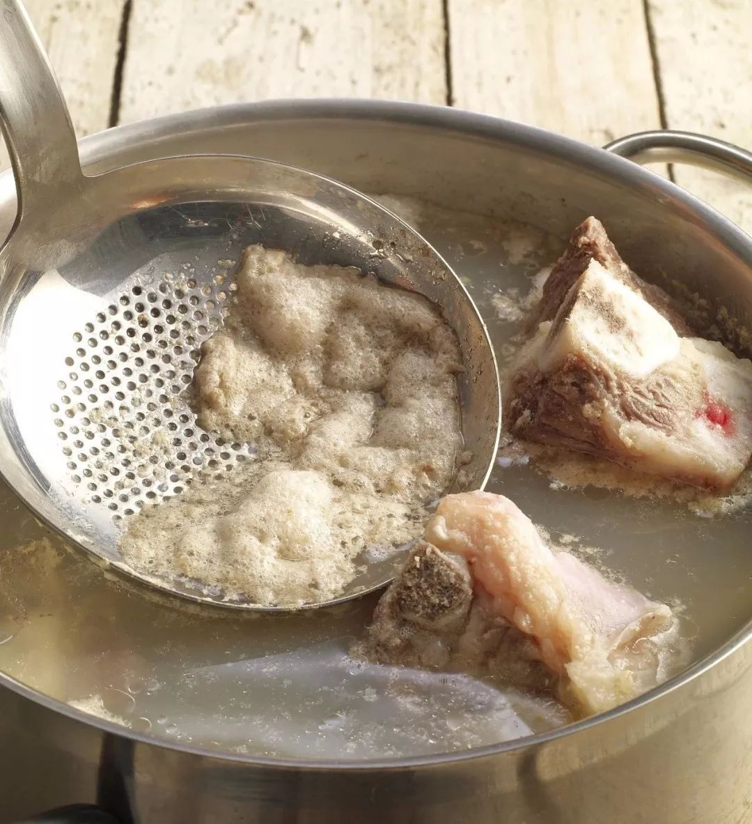 煮肉没有血沫是血珠是怎么回事,煮肉的时候很多沫子
