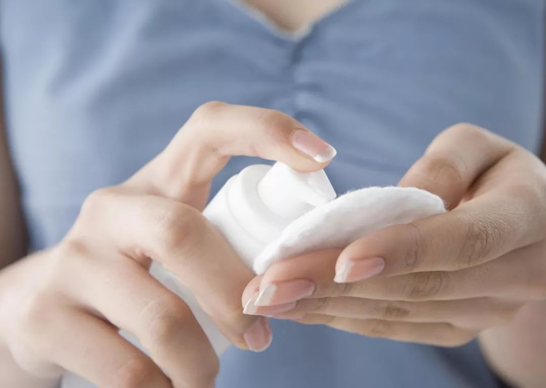 眼霜对眼袋有用吗别再被忽悠了,眼袋涂眼霜有用吗