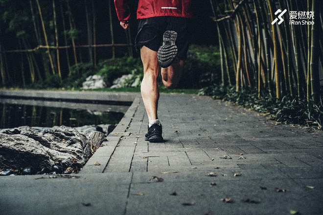 asics跑鞋评测metarun,asics测评视频