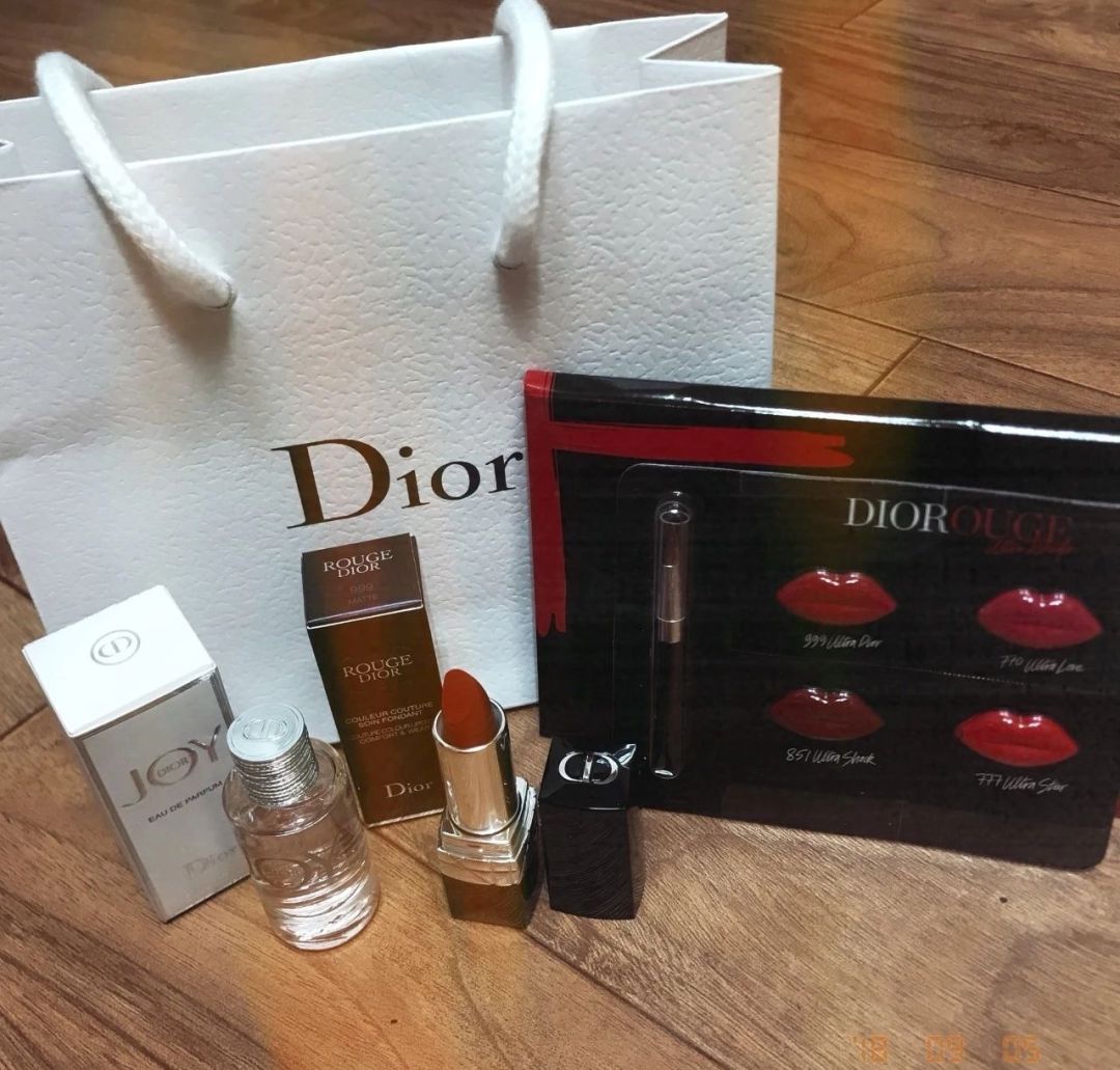 易烊千玺送阿玛尼 (易烊千玺送粉丝的阿玛尼是什么)