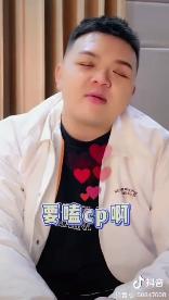 易烊千玺送阿玛尼 (易烊千玺送粉丝的阿玛尼是什么)