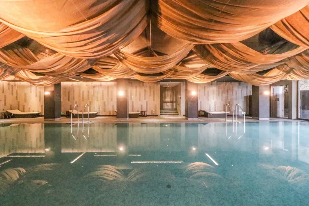 山水环抱、私汤入户|是时候造访全球首家悦榕庄温泉度假村了