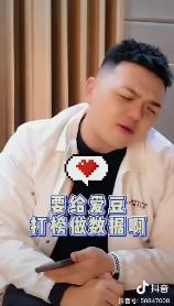 易烊千玺送阿玛尼 (易烊千玺送粉丝的阿玛尼是什么)