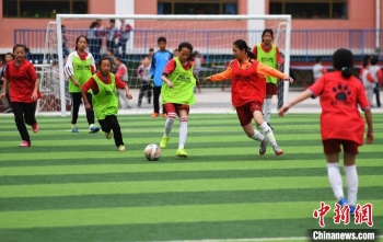 中国首部校园足球纪录电影：“山里娃”真实演绎捧回大奖