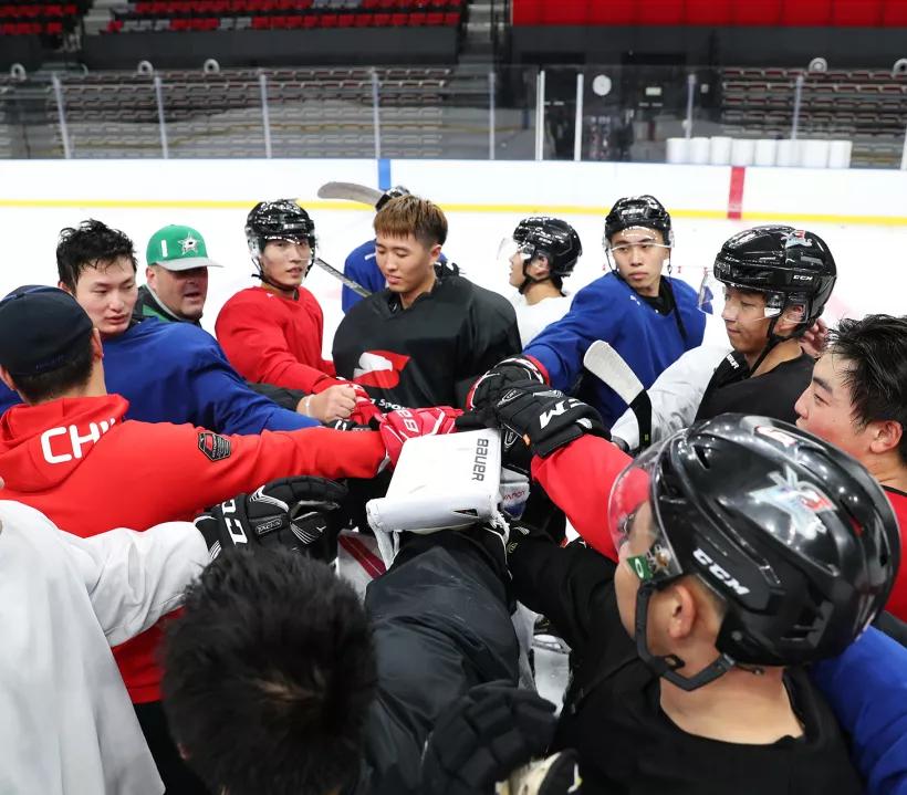 北京发布圣诞游戏主题海报，周洋、巴顿等人将到场助威