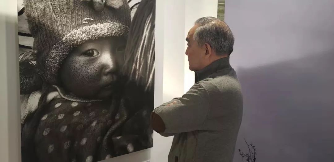 “风”带来了远山的呼唤——《风——在大巴山大凉山中的杨凯生》扶贫摄影展侧记