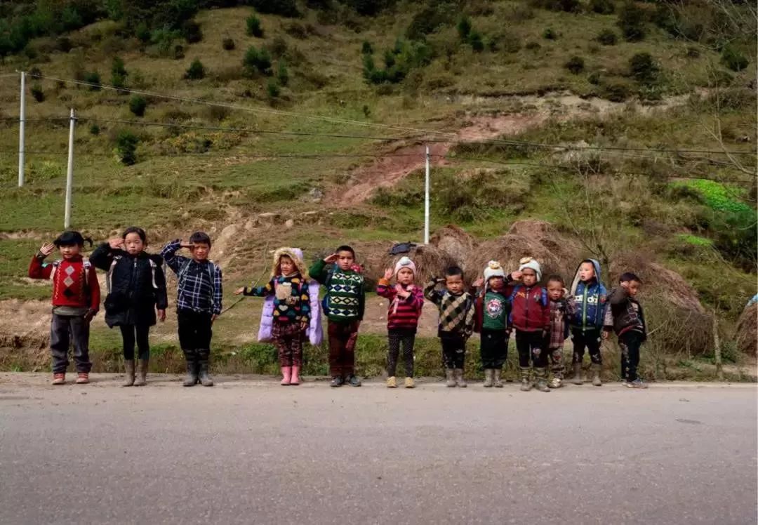 “风”带来了远山的呼唤——《风——在大巴山大凉山中的杨凯生》扶贫摄影展侧记