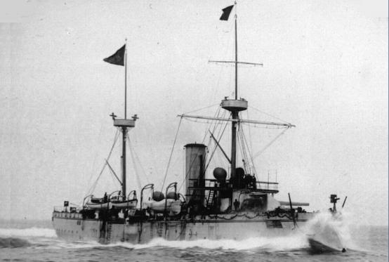 英国北洋水师墓前放山东舰照片,北洋水师墓前福建舰照片