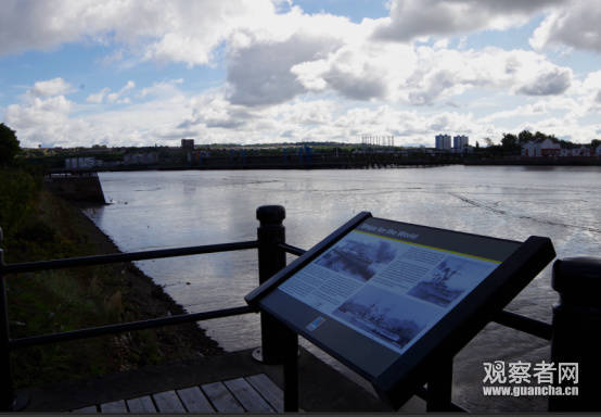 英国北洋水师墓前放山东舰照片,北洋水师墓前福建舰照片