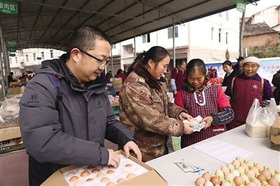 李化：没有中间商赚差价！山村土鸡蛋的代购书记
