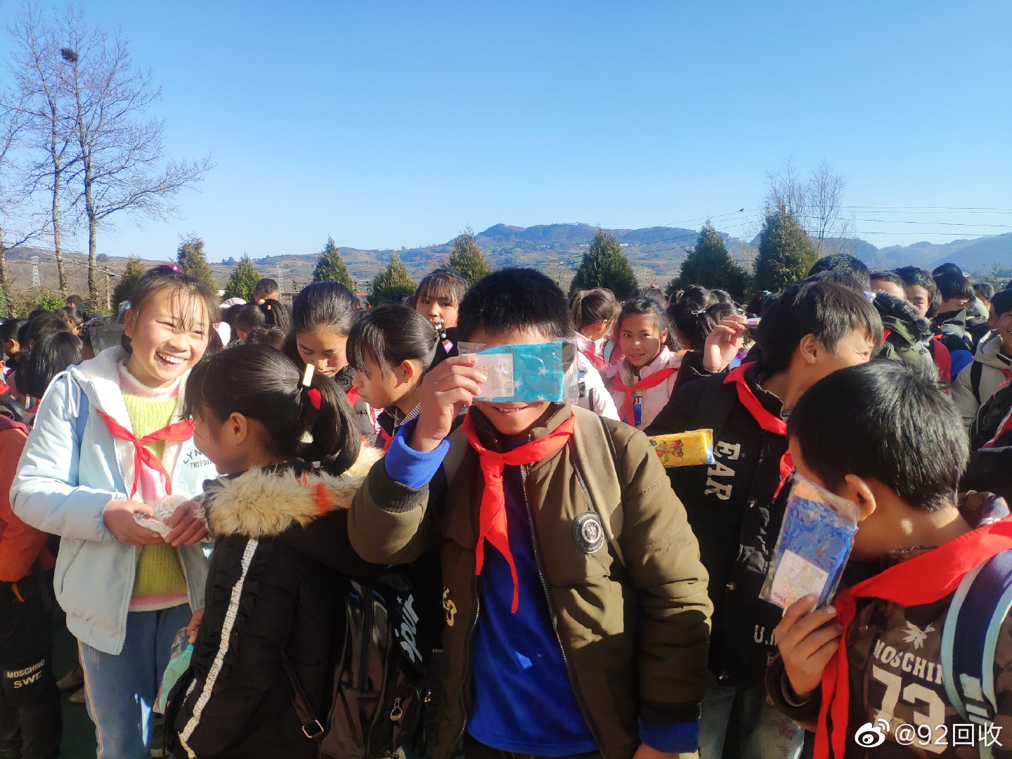 tfboys十周年直播王源绿色衣服,tfboys送祝福王源新歌