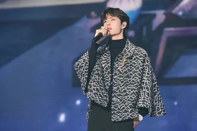 烦死了|你们这些男明星干嘛抢女装穿