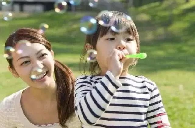 没了！春节高速公路小客车免费；常住人口300万以下城市取消落户限制|听佛山