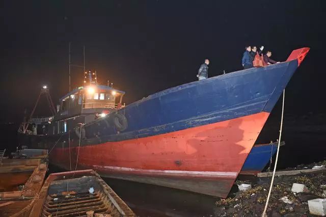 两吨跨国*私走**巨量*毒冰**陆丰甲子港现形记——广东省公安厅“11·24”专案侦办纪实