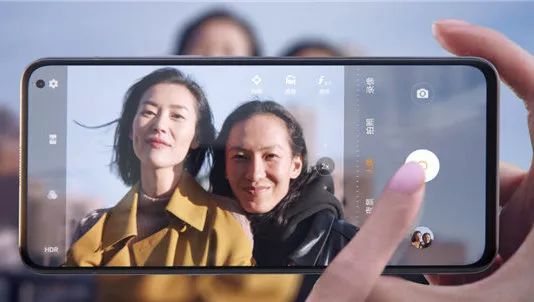 刘雯圈内好友,终于知道刘雯为什么这么红了