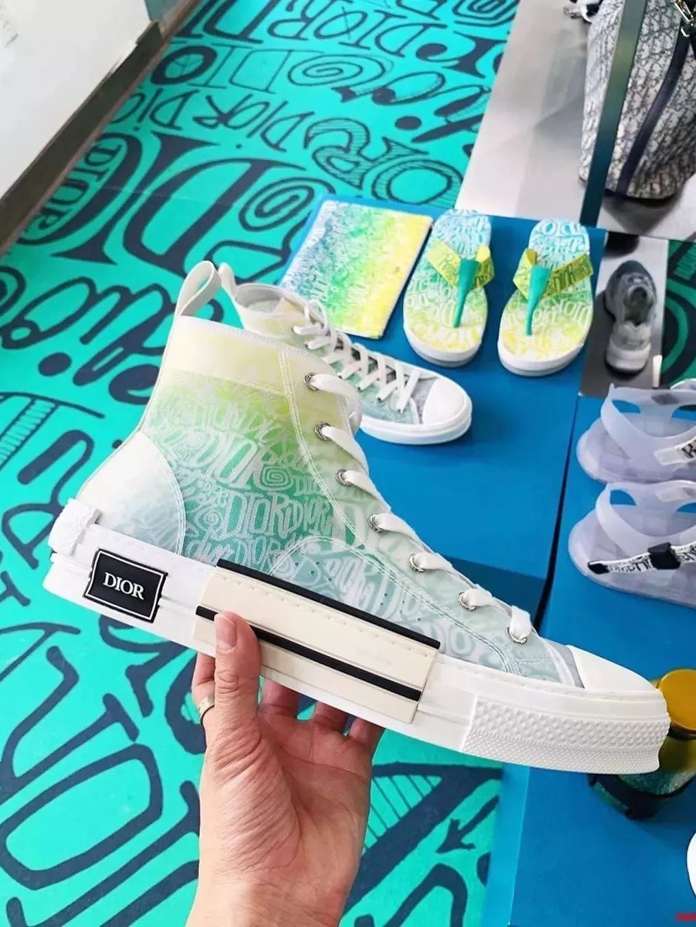 刘雯圈内好友,终于知道刘雯为什么这么红了