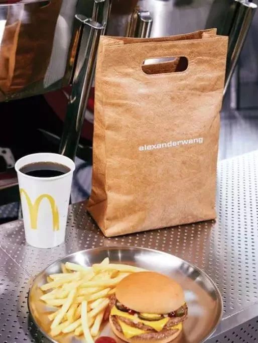 刘雯圈内好友,终于知道刘雯为什么这么红了