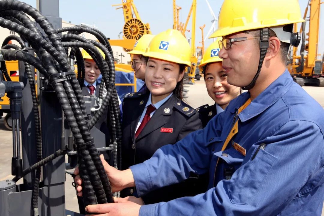 实施减税降费政策要向制造业倾斜,减税降费制造业高质量发展